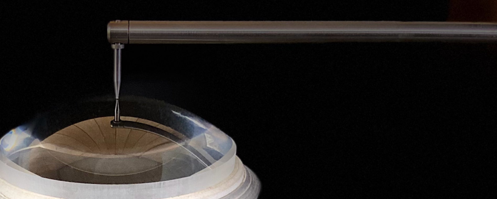 「非球面レンズ特注品」ページにリンクされたトップスライド画像