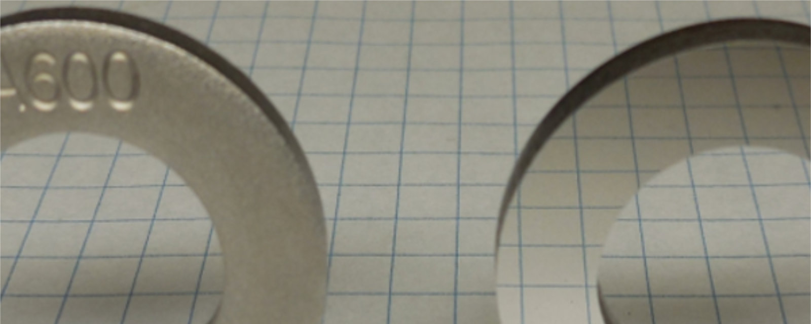 「金属の精密鏡面研磨」ページにリンクされたトップスライド画像