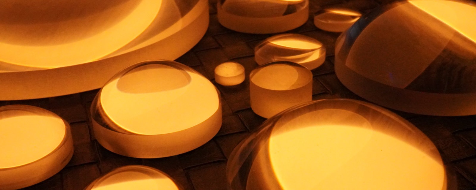 「非球面レンズ標準品 -研究開発向け-」ページにリンクされたトップスライド画像